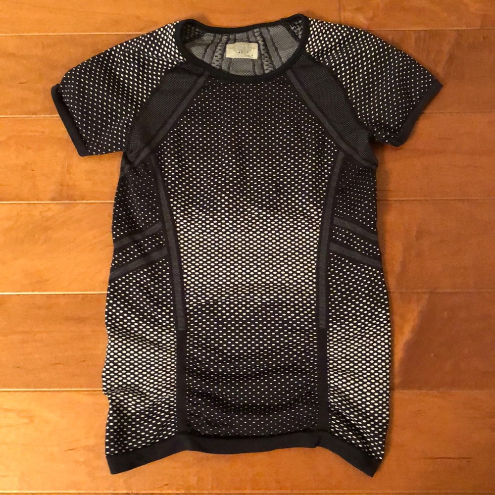 Women’s Athleta Tee